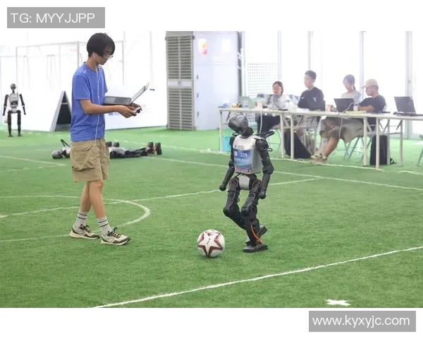 球星训练视频揭秘：提升足球技巧的专业训练方法与实战解析